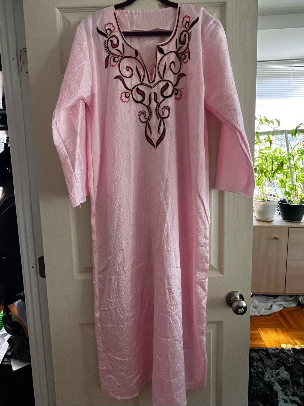 Pink Embroidered Kaftan Jalabiya Maxi Dress Long Sleeve From Iraq NWOT